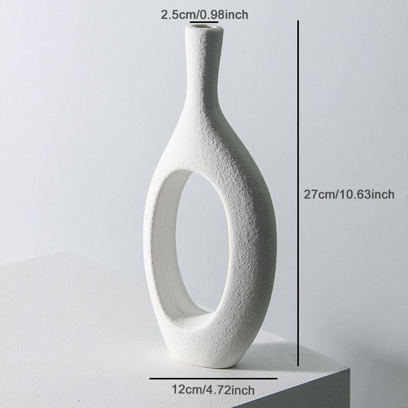 Vaso bianco a forma ovale alto 27 cm con apertura centrale
Copy alt text