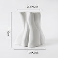 Vaso bianco modello A con dimensioni 32 cm di altezza e base di 31 × 22 cm