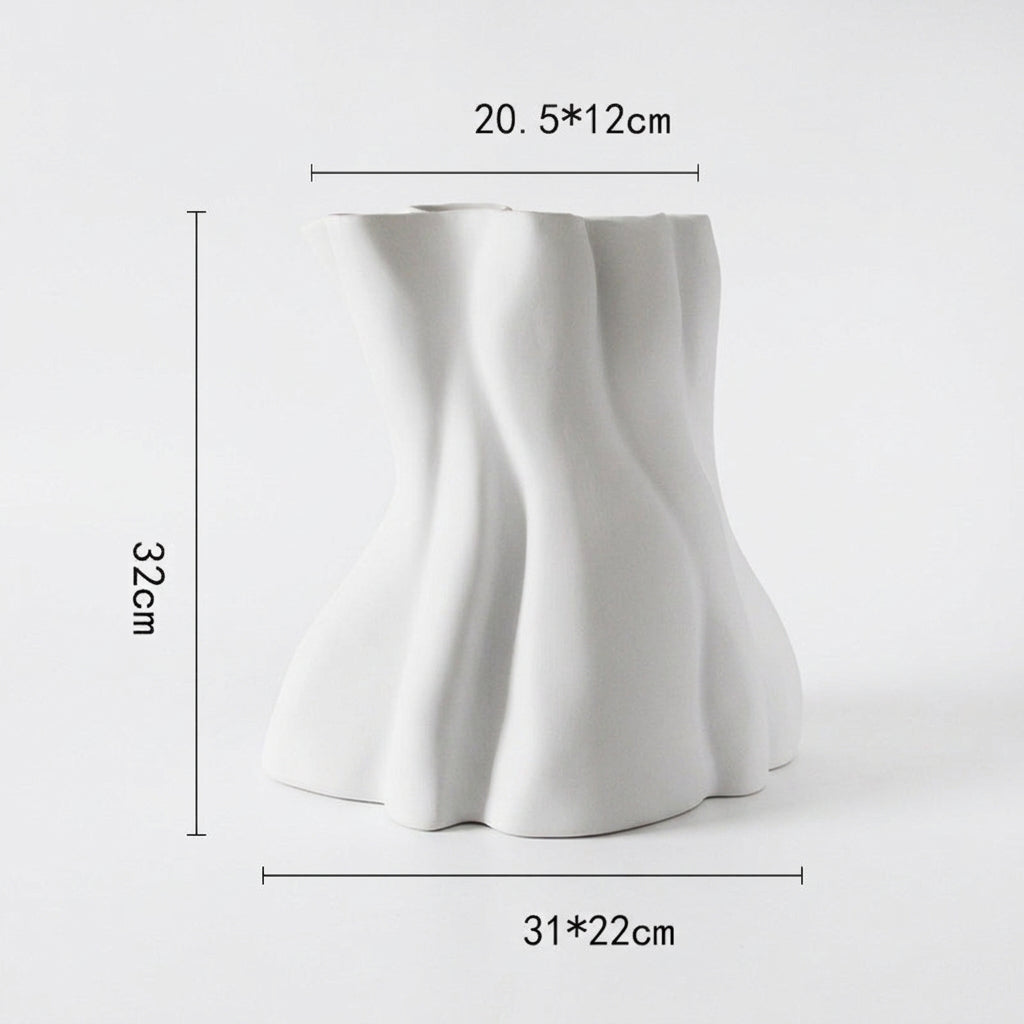 Vaso bianco modello A con dimensioni 32 cm di altezza e base di 31 × 22 cm