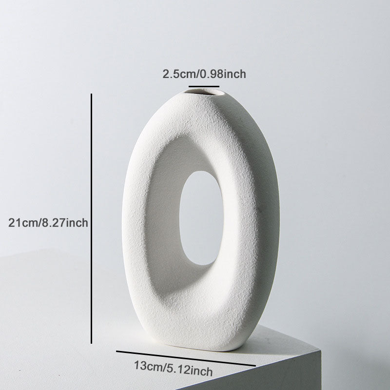Vaso decorativo bianco ovale alto 21 cm con apertura centrale
Copy alt text